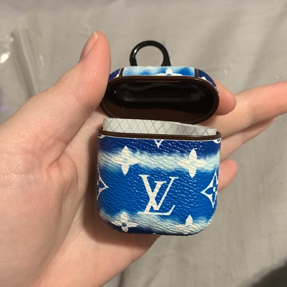 AirPod case - Picture 3 of 5
